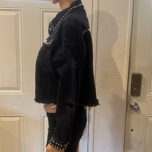 LNWOT Distressed Black Thrill Jeans Jean Jacket with studs Size M - Picture 2 of 9